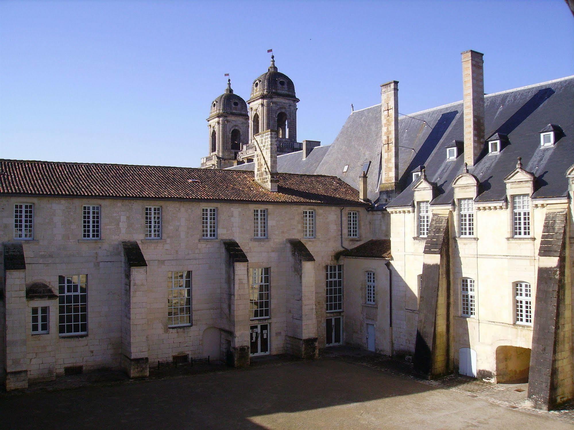 Saint-Jean-dʼAngély Abbaye Royale酒店 外观 照片
