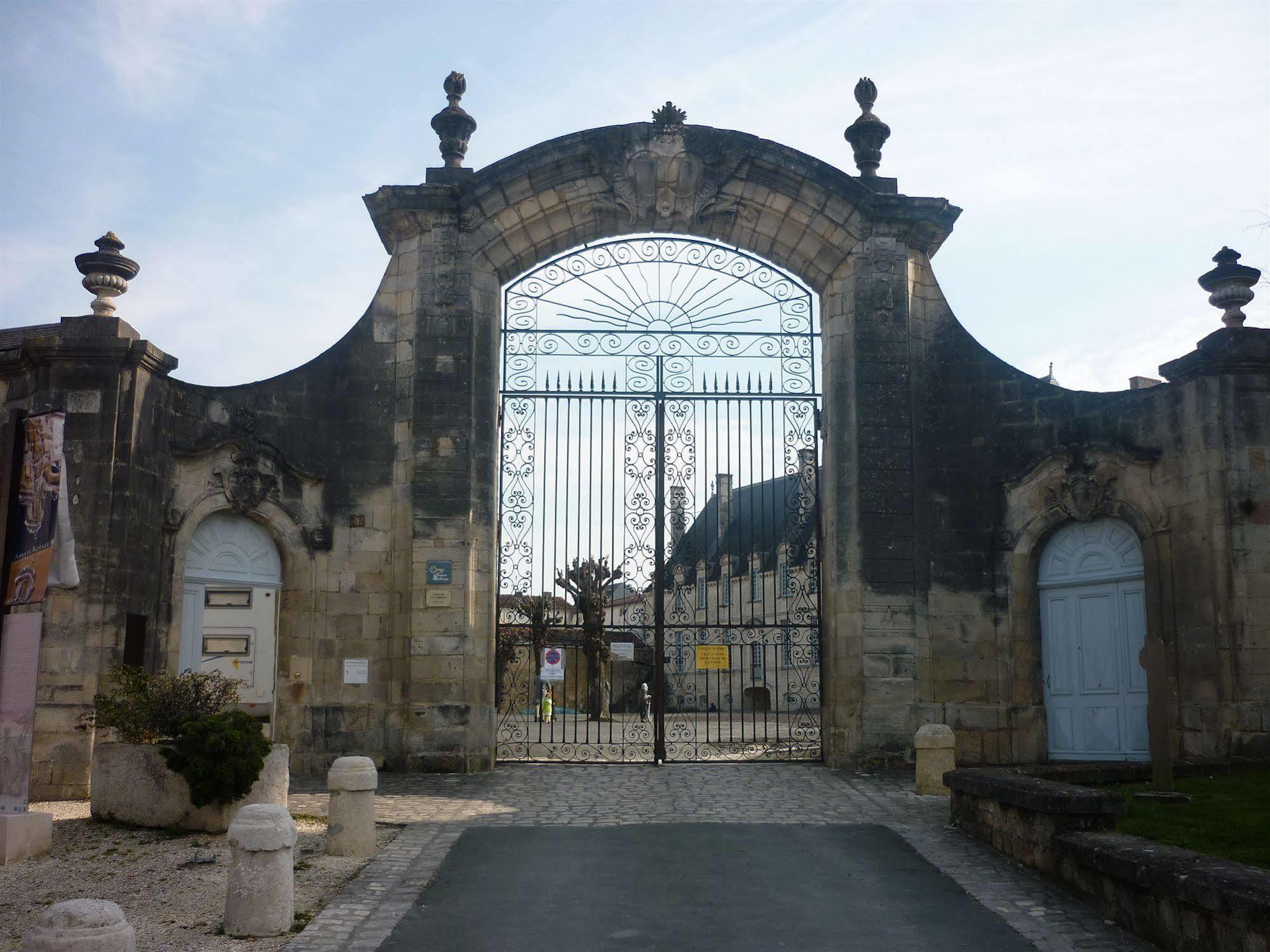 Saint-Jean-dʼAngély Abbaye Royale酒店 外观 照片